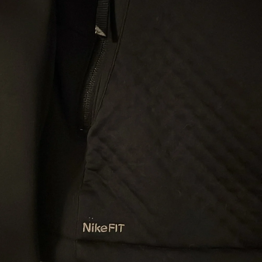 XL Nike fit therma Black Quilted jacket Tag size XL 16-18 - Picture 4 of 10